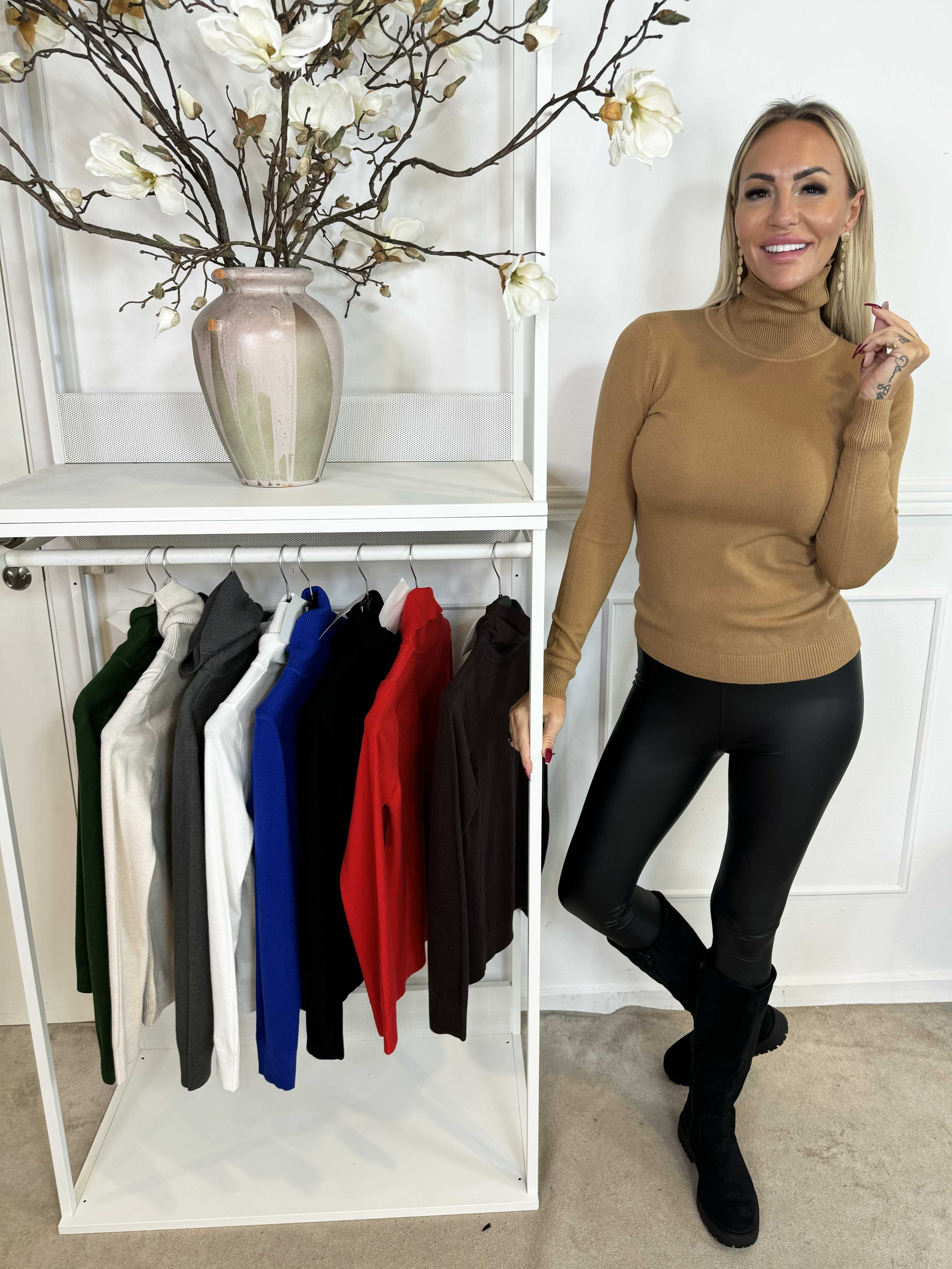 Oksana - Mjuk blus i viskosblandning med turtleneck